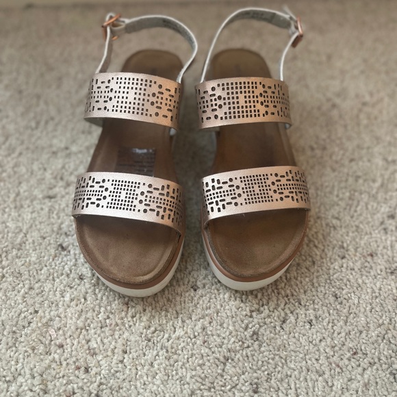 NOT RATED sandals - Picture 4 of 4